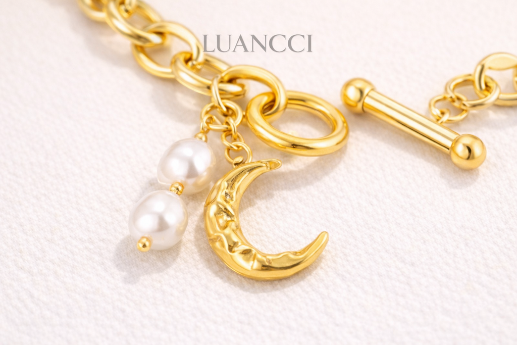 Pulsera de Aleación Dorada con Perlas Imitación y Dije en Forma de Corazón Geométrico - LUANCCI