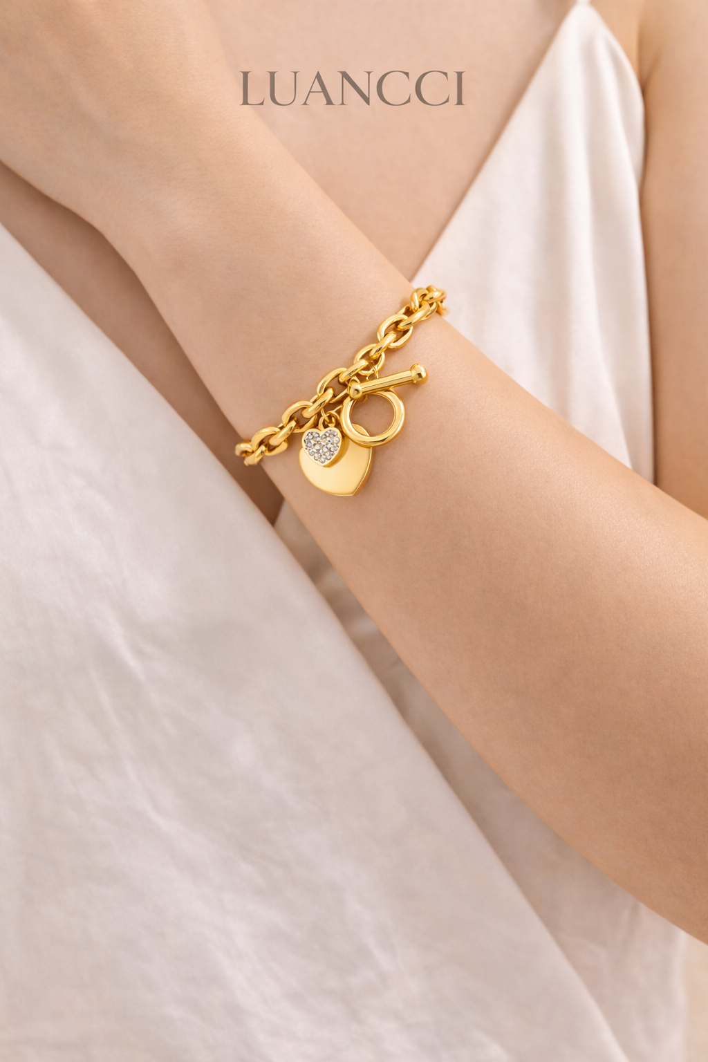 Pulsera Corazones Dorada LUANCCI